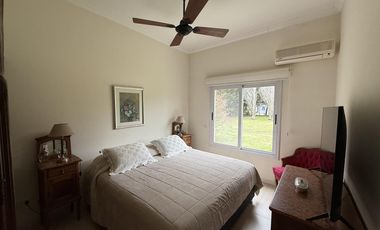 Casa de 4 Amb. sobre terreno de 3700m2 a la venta en Cañuelas