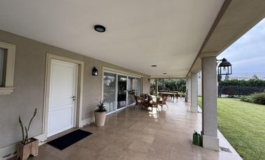 Casa de 4 Amb. sobre terreno de 3700m2 a la venta en Cañuelas