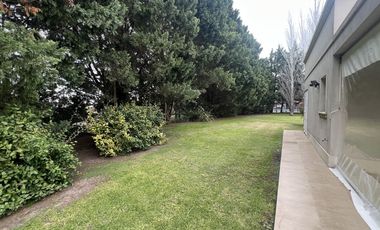 Casa de 4 Amb. sobre terreno de 3700m2 a la venta en Cañuelas