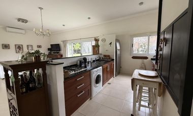 Casa de 4 Amb. sobre terreno de 3700m2 a la venta en Cañuelas