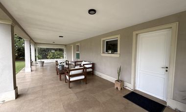 Casa de 4 Amb. sobre terreno de 3700m2 a la venta en Cañuelas