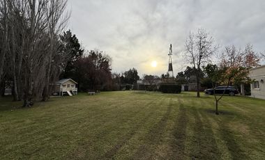 Casa de 4 Amb. sobre terreno de 3700m2 a la venta en Cañuelas