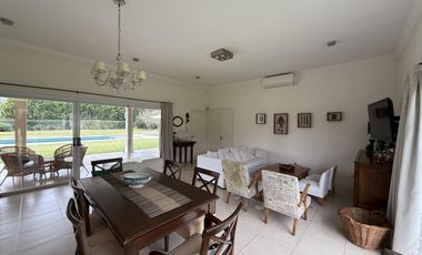 Casa de 4 Amb. sobre terreno de 3700m2 a la venta en Cañuelas