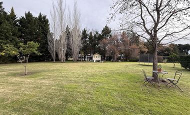 Casa de 4 Amb. sobre terreno de 3700m2 a la venta en Cañuelas