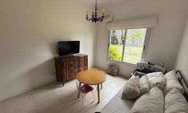 Casa de 4 Amb. sobre terreno de 3700m2 a la venta en Cañuelas