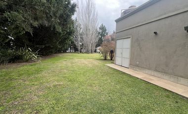 Casa de 4 Amb. sobre terreno de 3700m2 a la venta en Cañuelas