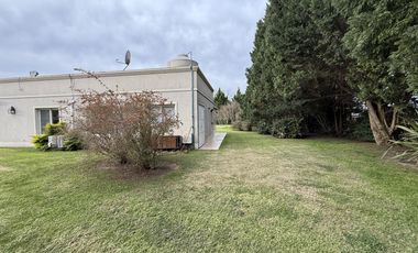 Casa de 4 Amb. sobre terreno de 3700m2 a la venta en Cañuelas