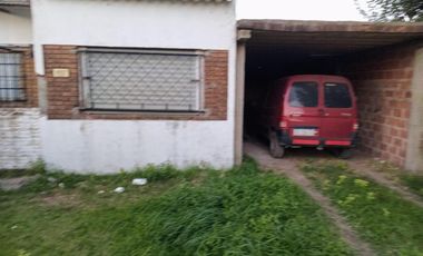 Casa en venta - 2 Dormitorios 1 Baño - 80mts2 - Miramar