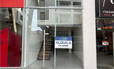 ALQUILER LOCAL COMERCIAL CON ENTREPISO EN PASEO QUATTRO