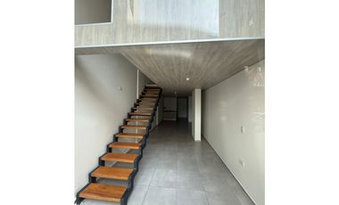 ALQUILER LOCAL COMERCIAL CON ENTREPISO EN PASEO QUATTRO