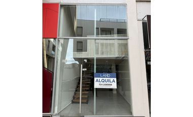 ALQUILER LOCAL COMERCIAL CON ENTREPISO EN PASEO QUATTRO