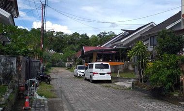 Rumah di kompleks perumahan Meninting Garden Lombok