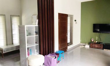 Rumah di kompleks perumahan Meninting Garden Lombok