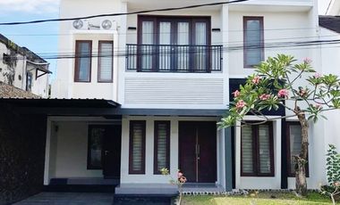 Rumah di kompleks perumahan Meninting Garden Lombok