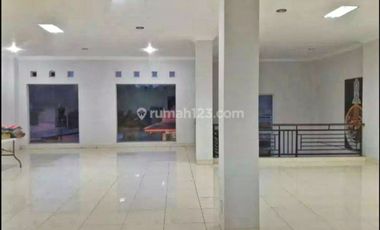 Dijual Rumah Mewah, Lokasi Strategis 5 Menit ke kampus UII, Amikom, UPN dan Pakuwon Mall.