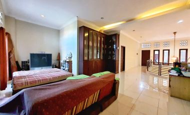 Dijual Rumah Mewah, Lokasi Strategis 5 Menit ke kampus UII, Amikom, UPN dan Pakuwon Mall.