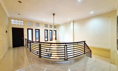 Dijual Rumah Mewah, Lokasi Strategis 5 Menit ke kampus UII, Amikom, UPN dan Pakuwon Mall.