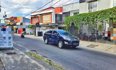 Dijual Rumah Mewah, Lokasi Strategis 5 Menit ke kampus UII, Amikom, UPN dan Pakuwon Mall.