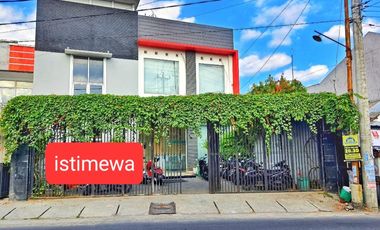 Dijual Rumah Mewah, Lokasi Strategis 5 Menit ke kampus UII, Amikom, UPN dan Pakuwon Mall.