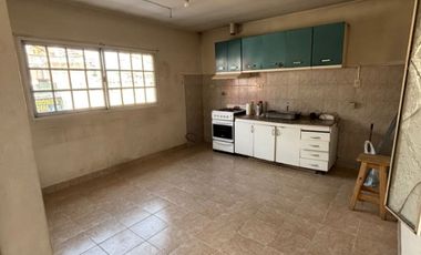 Departamento Tipo Casa en alquiler en Lanus Este