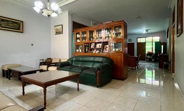 Rumah di Anggrek Karet Belakang Setiabudi Luas 348m