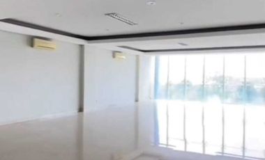 Di Jual Gedung Show Room Include Bengkel beserta seluruh isinya