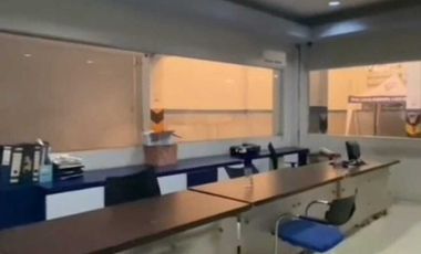 Di Jual Gedung Show Room Include Bengkel beserta seluruh isinya
