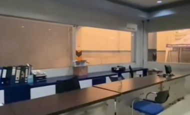 Di Jual Gedung Show Room Include Bengkel beserta seluruh isinya