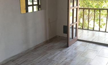 PH en venta - 4 Dormitorios 2 Baños - Ituzaingó