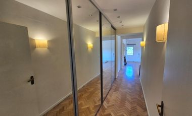 Venta Departamento La Lucila Vista al rio 6 ambientes 2 cocheras