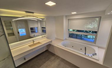 Venta Departamento La Lucila Vista al rio 6 ambientes 2 cocheras