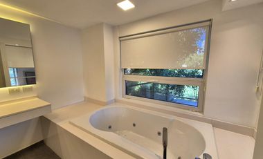 Venta Departamento La Lucila Vista al rio 6 ambientes 2 cocheras