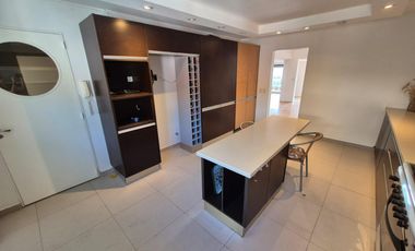 Venta Departamento La Lucila Vista al rio 6 ambientes 2 cocheras