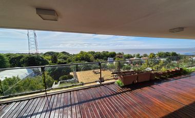 Venta Departamento La Lucila Vista al rio 6 ambientes 2 cocheras