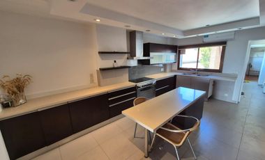 Venta Departamento La Lucila Vista al rio 6 ambientes 2 cocheras