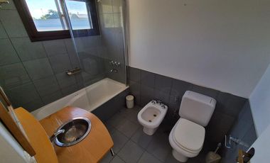 Venta Departamento La Lucila Vista al rio 6 ambientes 2 cocheras