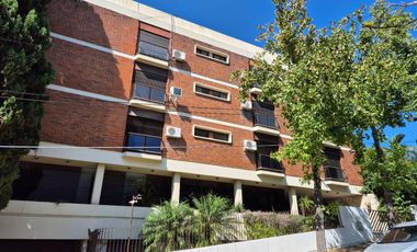 Venta Departamento La Lucila Vista al rio 6 ambientes 2 cocheras