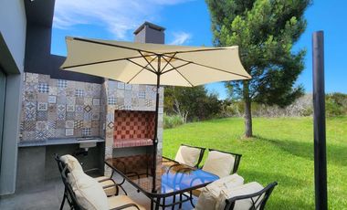 Casa en venta - 4 Dormitorios 4 Baños - Pinamar