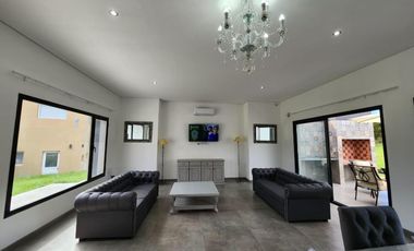 Casa en venta - 4 Dormitorios 4 Baños - Pinamar