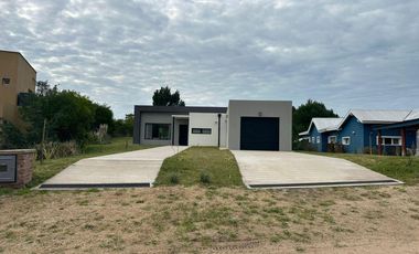 Casa en venta - 4 Dormitorios 4 Baños - Pinamar