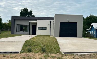 Casa en venta - 4 Dormitorios 4 Baños - Pinamar