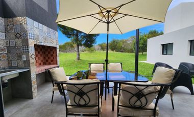Casa en venta - 4 Dormitorios 4 Baños - Pinamar