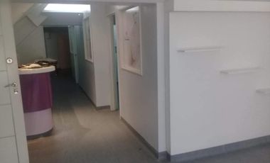 Oficina en entrepiso de 140mts² - Barrio Norte