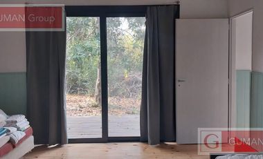 Alquiler de junio a diciembre  , a mts de Barrio San matias y Canton , entorno increible gran parque , amoblada,  fogon deck  s/ lote de 1500 m2