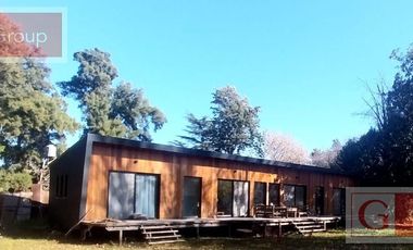Alquiler de junio a diciembre  , a mts de Barrio San matias y Canton , entorno increible gran parque , amoblada,  fogon deck  s/ lote de 1500 m2