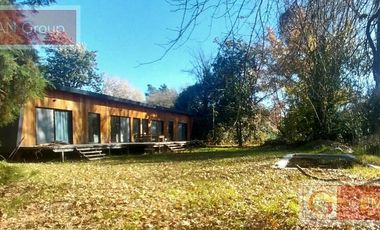 Alquiler de junio a diciembre  , a mts de Barrio San matias y Canton , entorno increible gran parque , amoblada,  fogon deck  s/ lote de 1500 m2