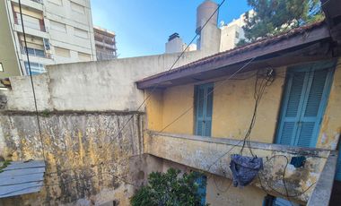 Casa a demoler en Lote de 300 m2 zonificacion C1A