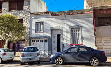 Casa a demoler en Lote de 300 m2 zonificacion C1A