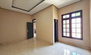 Dijual Rumah 2 Lantai, Halaman Luas! Lokasi Strategis di TENGAH KOTA BANTUL DEKAT RSUD BANTUL.