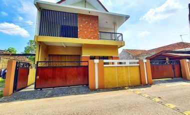 Dijual Rumah 2 Lantai, Halaman Luas! Lokasi Strategis di TENGAH KOTA BANTUL DEKAT RSUD BANTUL.